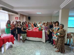 associados brindam a alegria de uma tarde italiana